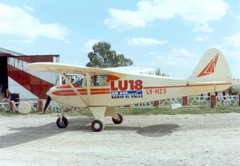 vuelta de la manzana - Avion transmisor